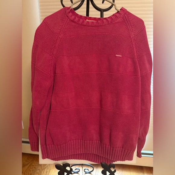 SUPREME Timeless Small Box Striped Men's Fuchsia Burgundy Hue Crewneck Sweater - Picture 3 of 5